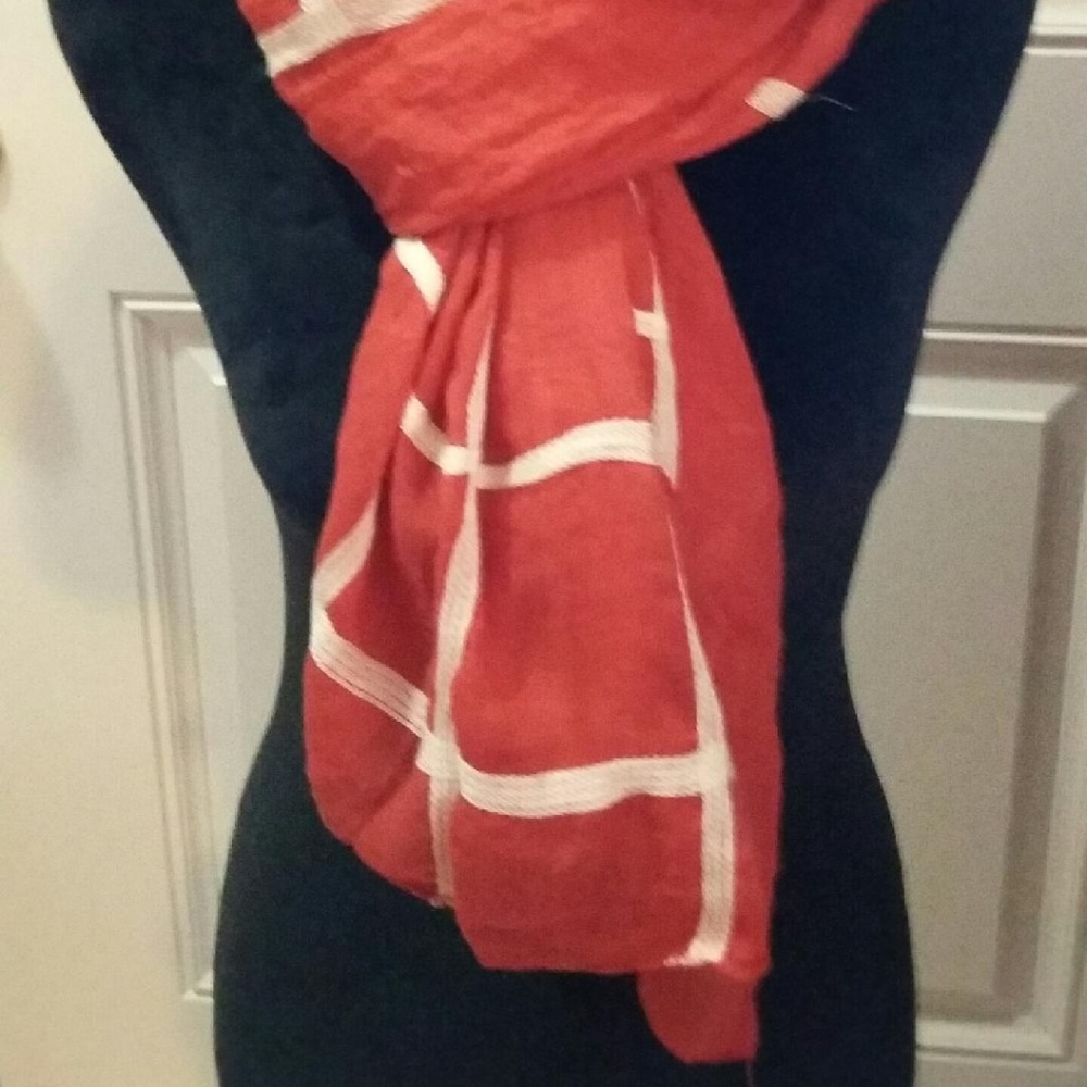 Check Scarf/Wrap - Picture 5 of 6